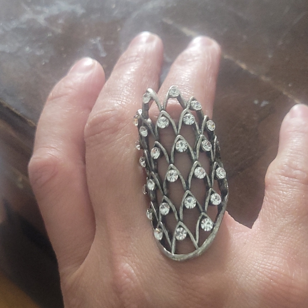 Unknown brand Ring with cubic cycling